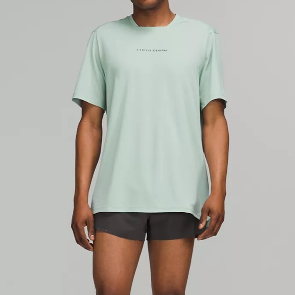 Lululemon square neck run, short sleeve shirt. Color: silver blue
